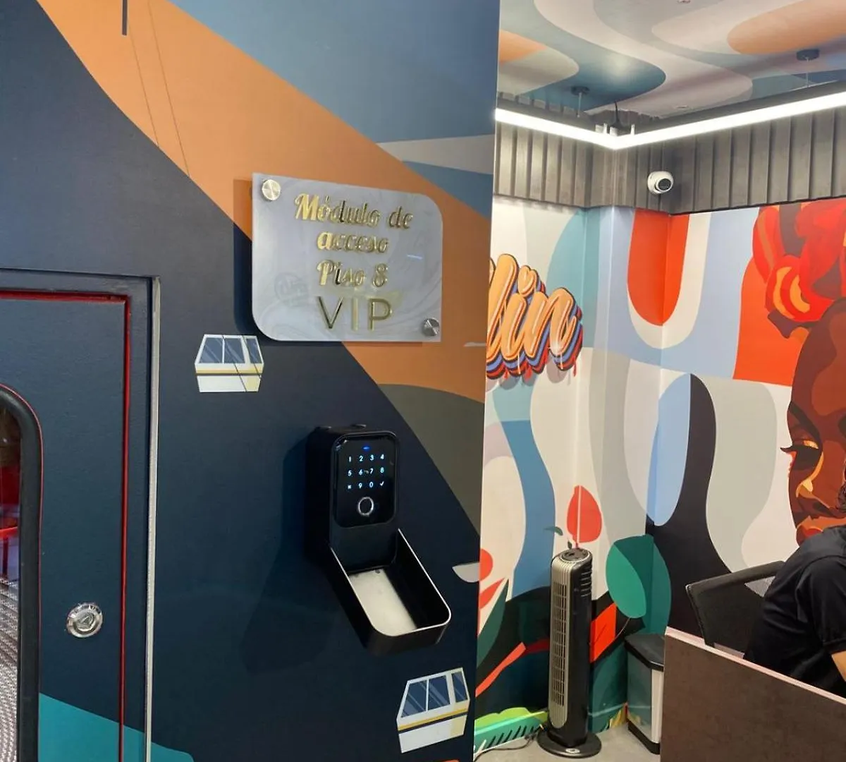Hotel Living 35 Suites Piso 8 Vip ميديلين
