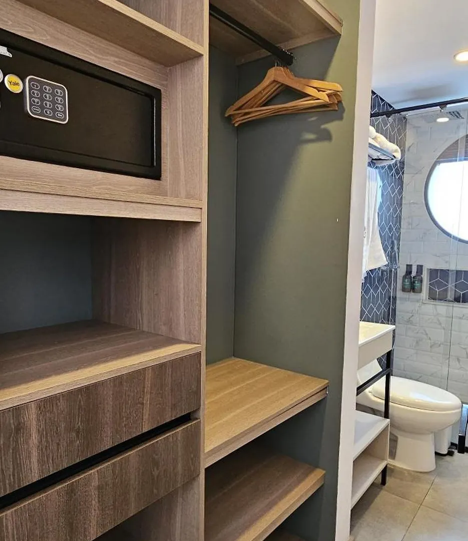 Hotel Living 35 Suites Piso 8 Vip ميديلين